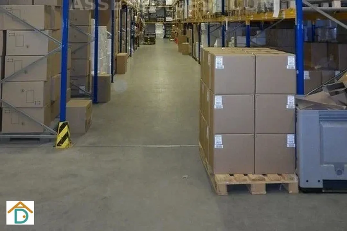 Industrial building with loading bay area for vehicles and goods movement